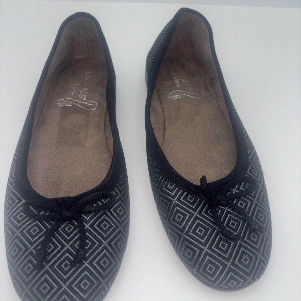 AEROSOLES Black and Gray Diamond Moccasins